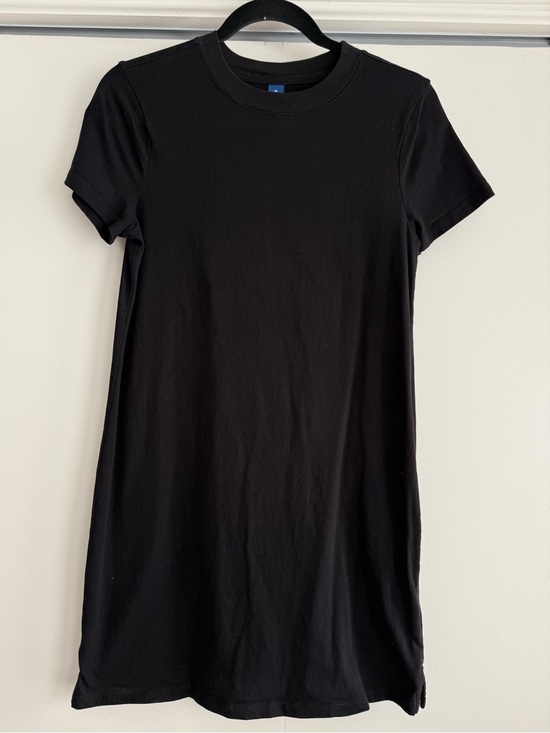 Old Navy Dresses & Skirts - Old Navy Black Short Sleeve T-Shirt Dress Sz M Side Slit